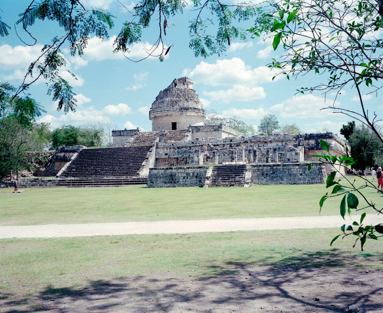 Civilização pré-colombiana: vista do site de Chichen Itza na região de Yucatan. Civilização Maia, período clássico e renascimento Maia, 750-1200 d.C. México de Mayan Mayan