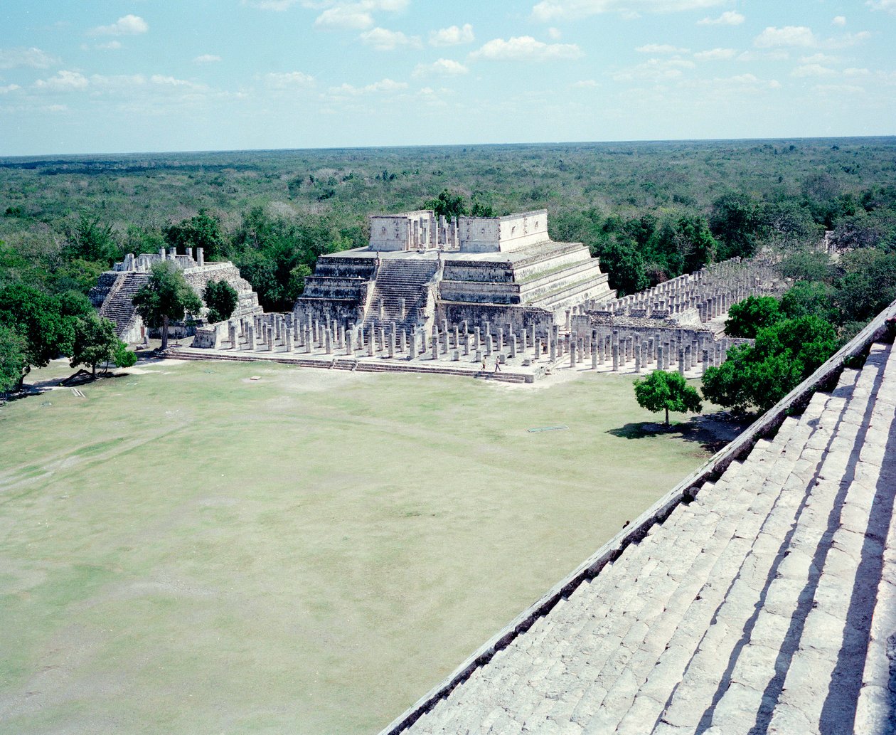 Civilização pré-colombiana: vista do site de Chichen Itza na região de Yucatan. Civilização Maia, período clássico e renascimento Maia, 750-1200 d.C. México de Mayan Mayan