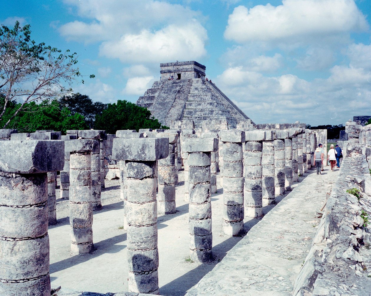 Civilização pré-colombiana: vista do site de Chichen Itza na região de Yucatan. Civilização Maia, período clássico e renascimento Maia, 750-1200 d.C. México de Mayan Mayan