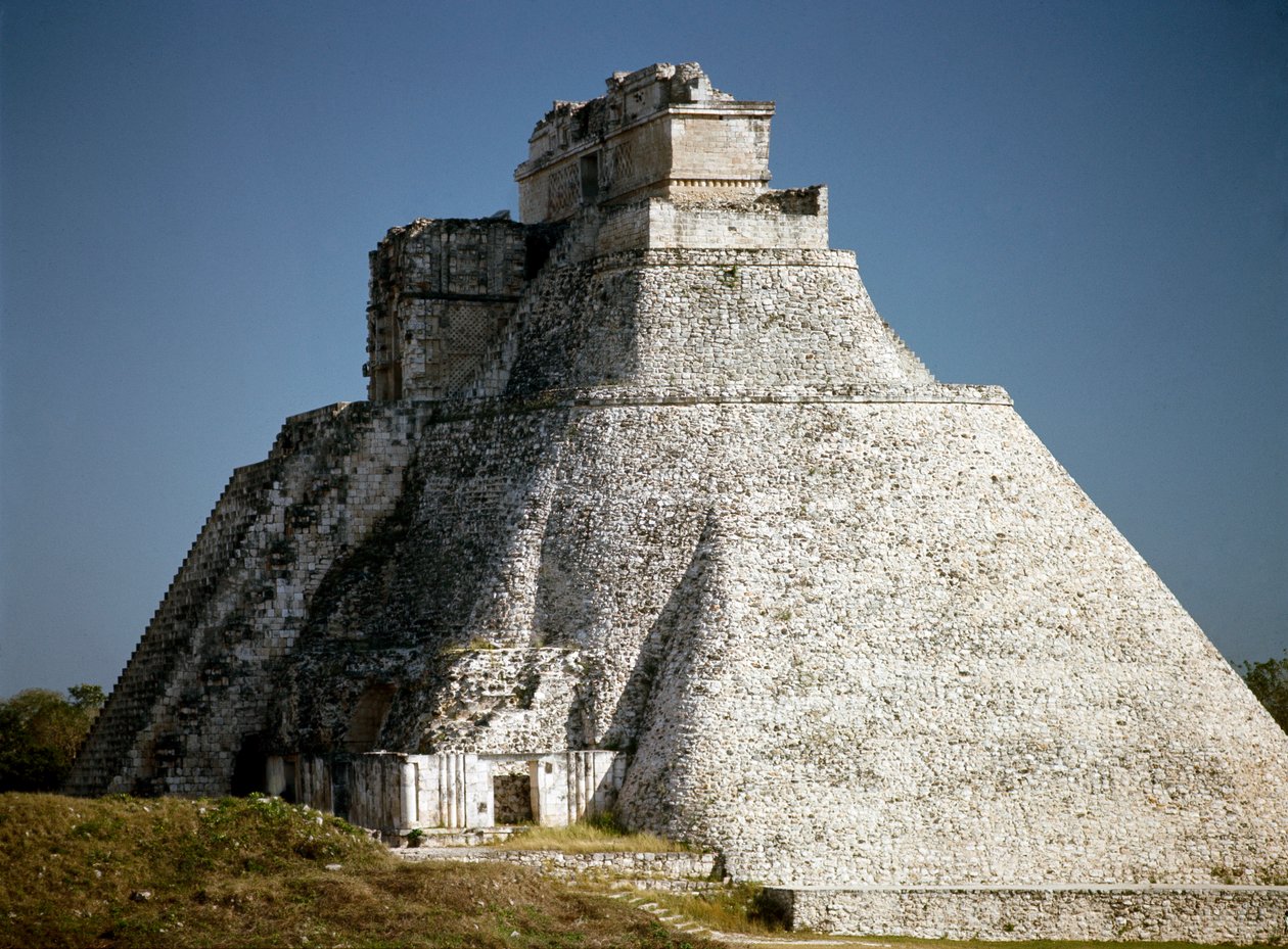 Pirâmide do Mágico, Século VI de Mayan Mayan