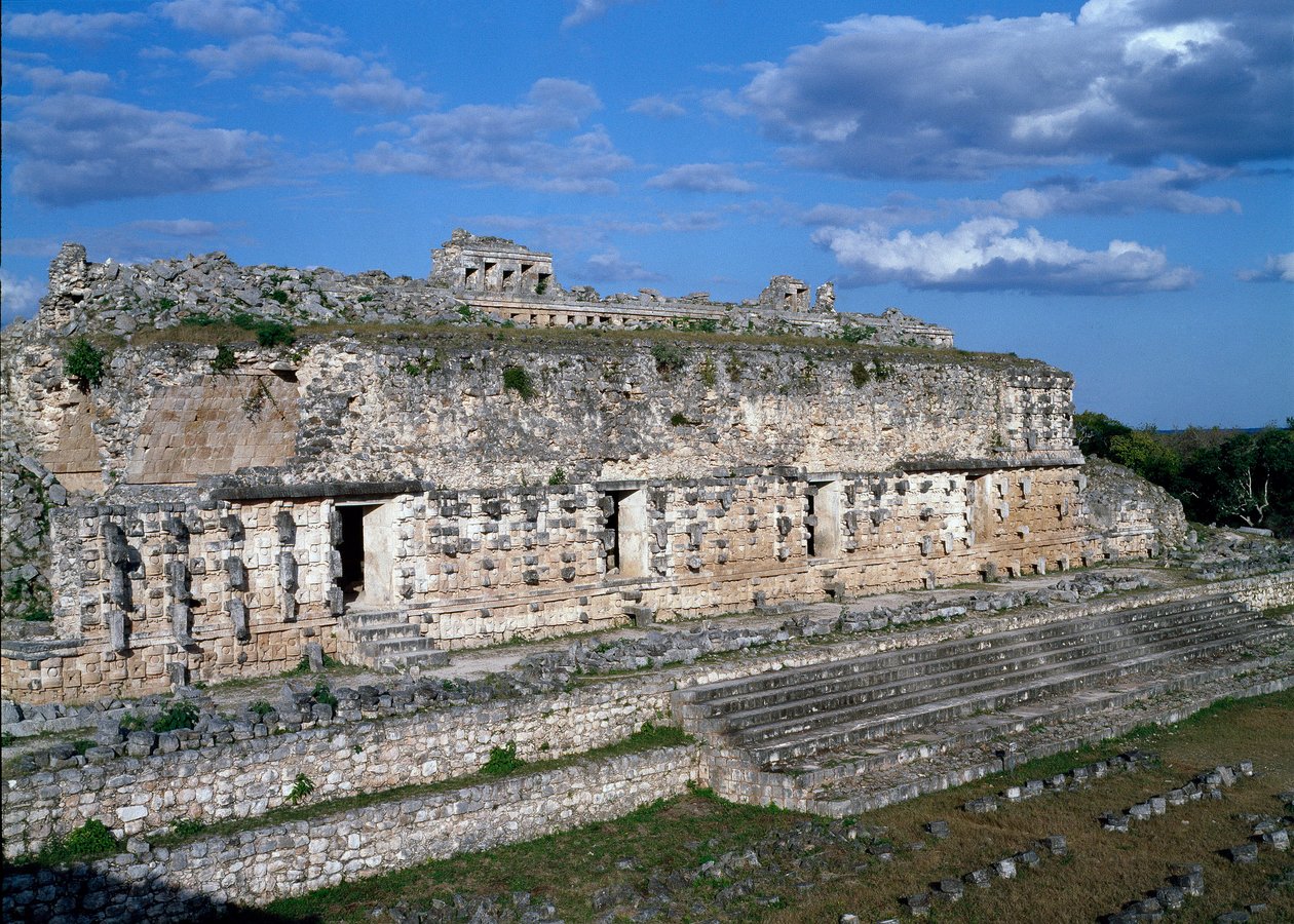 Templo das máscaras, século 7-11 de Mayan Mayan
