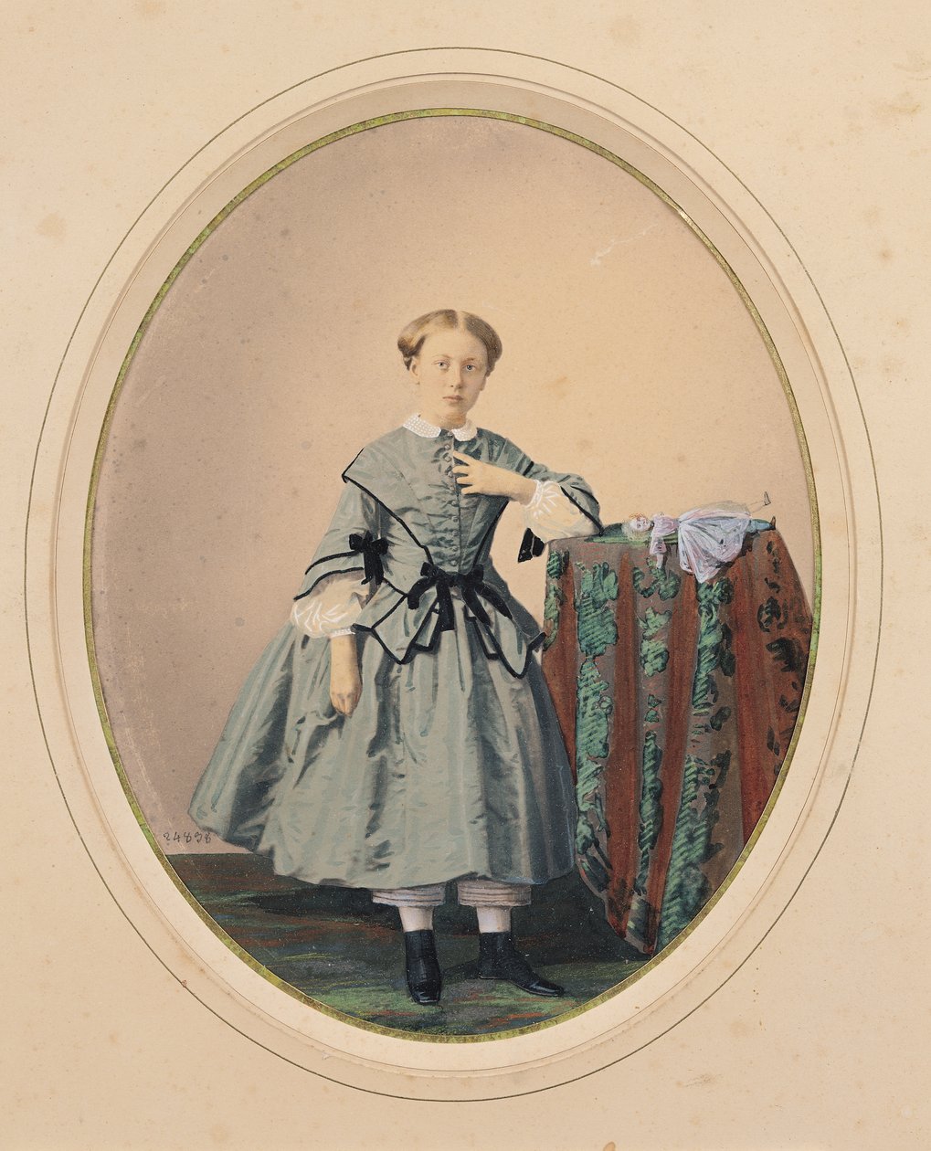 Retrato de Madeleine de Malaret, um dos modelos Petites Filles da Condessa de Segur (foto colorida) de Mayer Freres