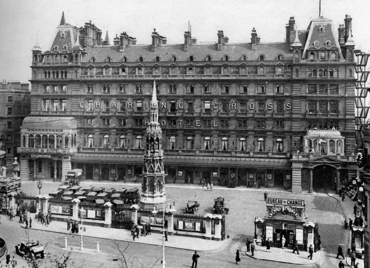 Estação de trem Charing Cross, Londres, 1926-1927. de McLeish