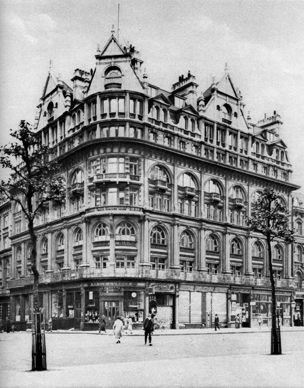 Edifício da costa que abriga o escritório da Thames Conservancy, 1926-1927. de McLeish
