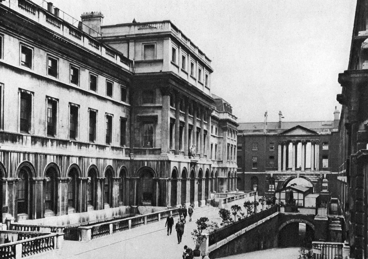 A ala oriental da Somerset House, Londres, 1926-1927. de McLeish