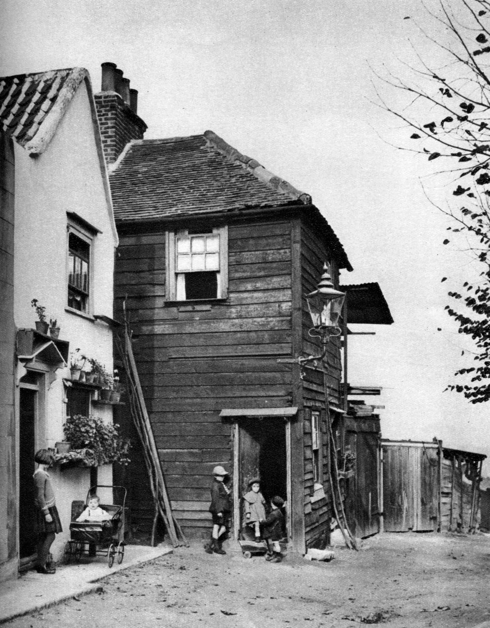 Townsend Yard, na Highgate High Street, Londres, 1926-1927. de McLeish