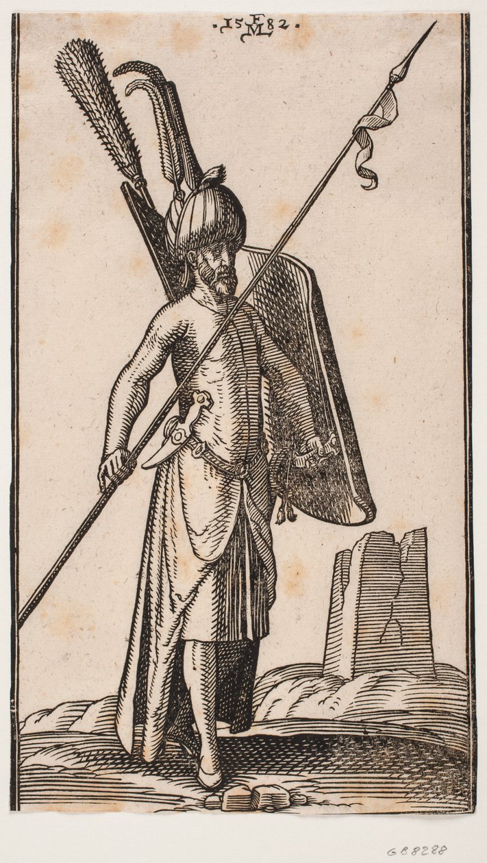 Soldado de pé com escudo curvo na mão v. e na mão direita uma lança empunhada obliquamente; espada ao lado direito, uma adaga enfiada no cinto ao lado direito; no fundo h. a ruína de um obelisco ou torre com planta quadrada de Melchior Lorck
