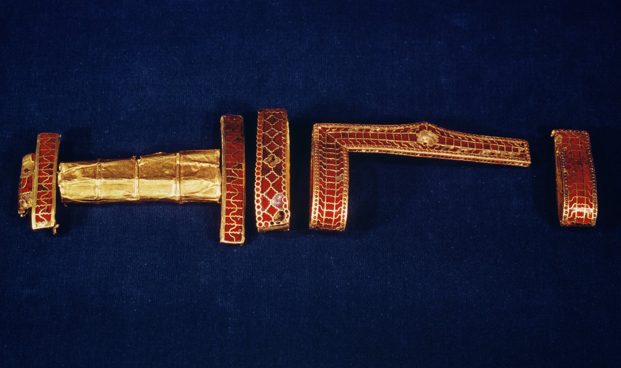 Enfeites de Espada do Tesouro de Childerico I (426-491) Rei dos Francos Salianos (ouro e granada) (ver também 161328, 673214 e 694817) de Merovingian