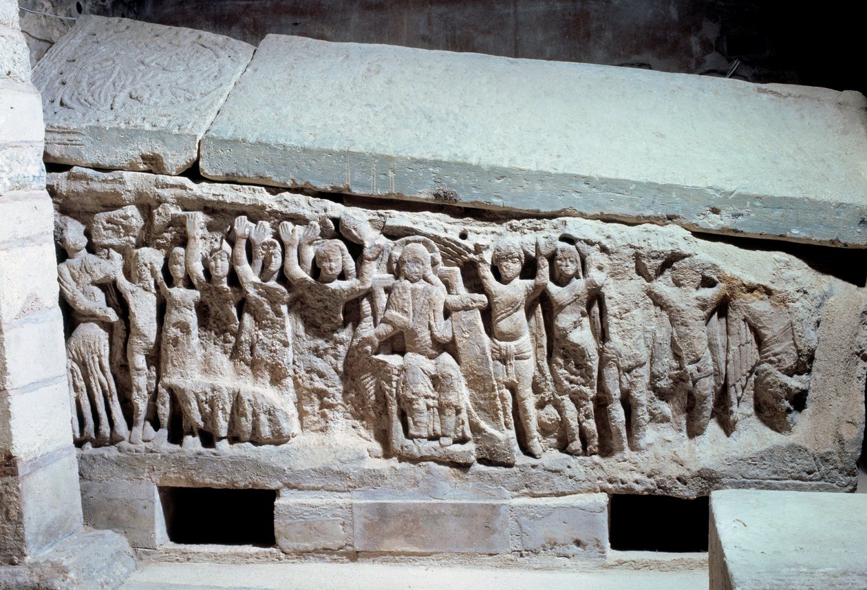Arte merovíngia: baixos relevos do túmulo de Agilbert (século VII), eveque de Paris. Monumento funerário em pedra. Abadia de Jouarre (Sena e Marne) de Merovingian