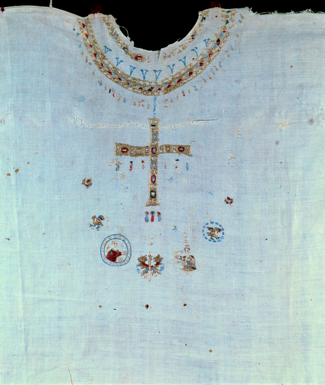 Arte merovingiana: vestido sacerdotal de Saint Bathilde (ou Batilde, Bathylle, Beaudour) (626-680) Rainha dos Francos e esposa de Clóvis II e depois freiras no mosteiro de Chelles. Chelles. Musee Alfred Bonno de Merovingian