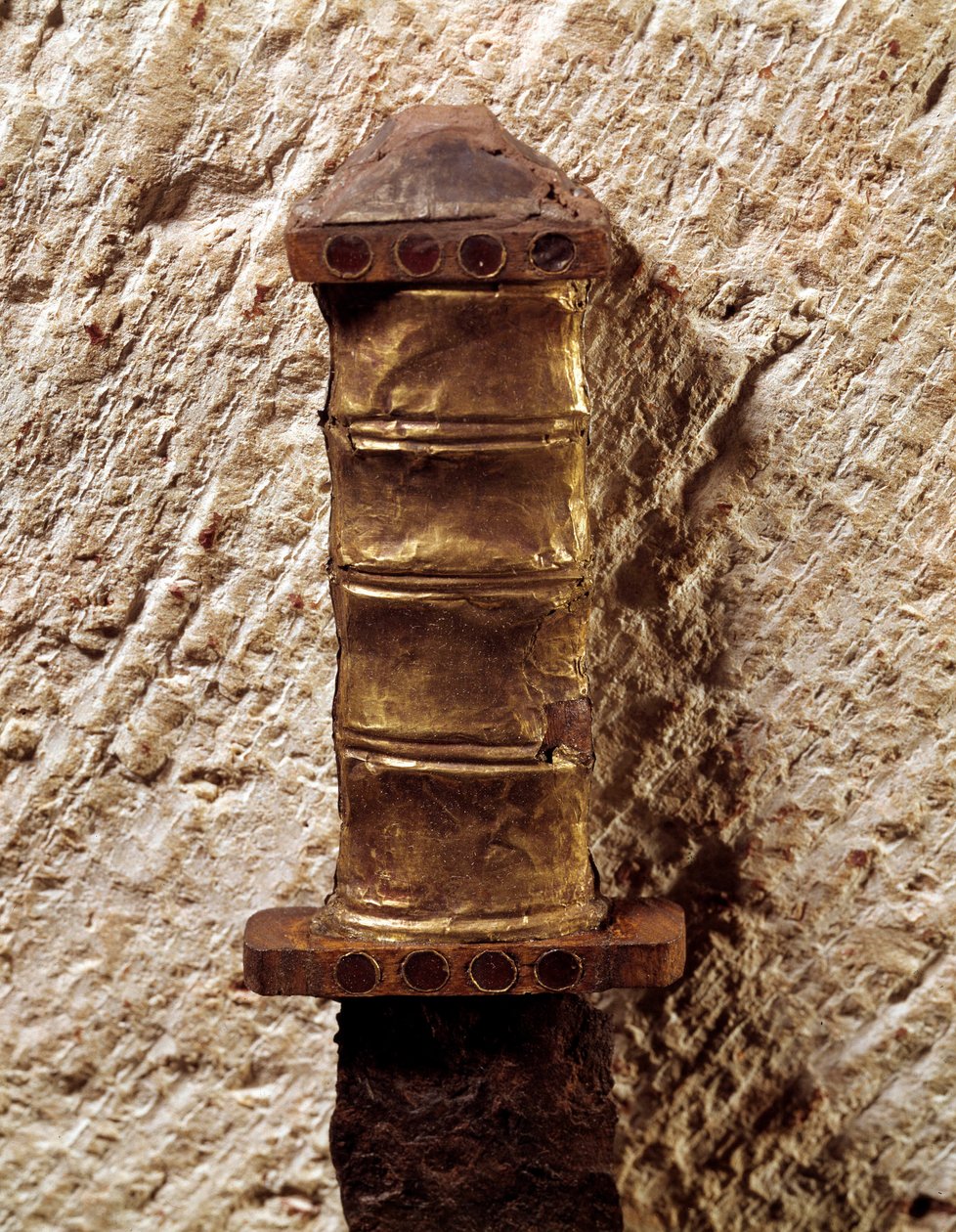 Merovingian Art: Handle of Spee, século VI. Gaule, Museu Nacional de Arqueologia de Saint Germain en Laye de Merovingian Merovingian