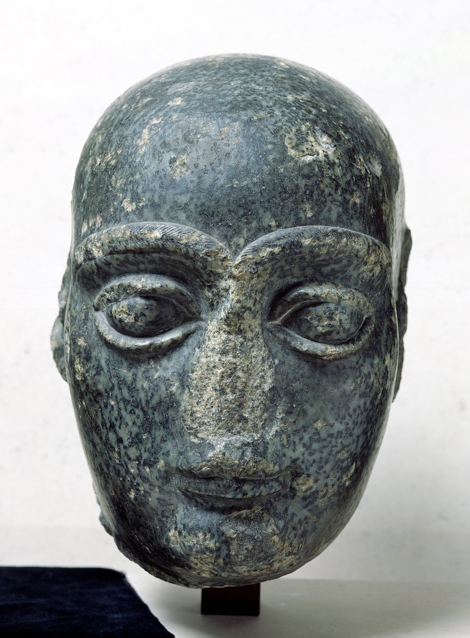 Cabeça de um homem, conhecido como Gudea com a cabeça raspada, de Telloh (antigo Girsu) neo-sumério, c.2120 aC (diorito) de Mesopotamian