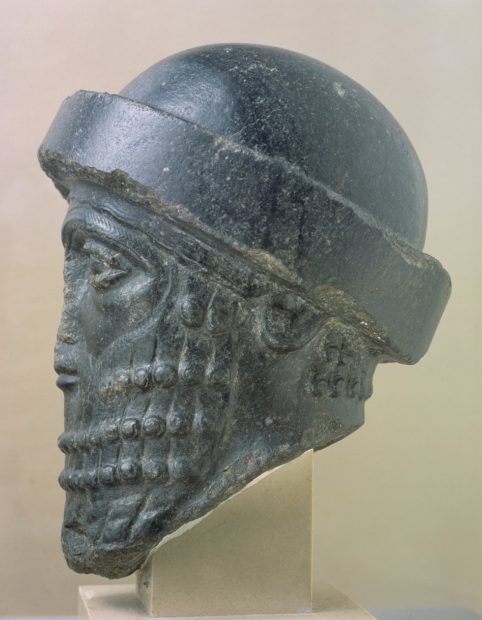 Cabeça real, conhecida como Cabeça de Hamurabi, Susa, Irã, início do 2.o milênio, c.1750 aC (diorito) de Mesopotamian