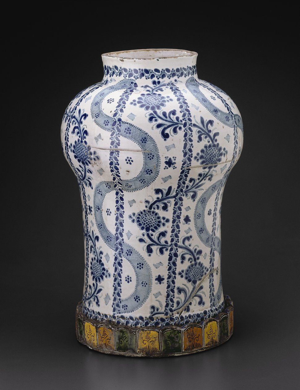 Jarra com bandas verticais e videiras com flores semelhantes ao girassol, 1700-50 de Mexican School