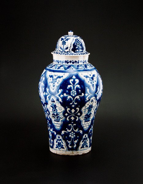 Jarra de Talavera, final do século 19 (faiança pintada e esmaltada) de Mexican School