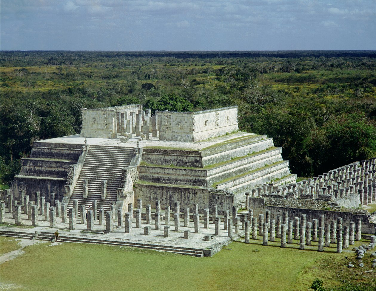 Vista do Templo dos Guerreiros (ou 1000 Colunas) post 150 AD de Mexican School
