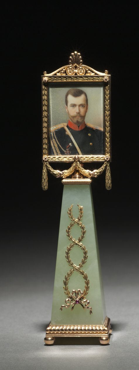 Miniatura emoldurada: Retrato do Czar Nicolau II, empresa de Peter Carl Fabergé (1846-1920), miniatura pintada por Johannes Zehngraf (1857-1908), antes de 1896 (ouro, jade, rubis, guache, marfim, vidro) (ver também 499673 E 499674) de Michael Evlampievich Perkhin