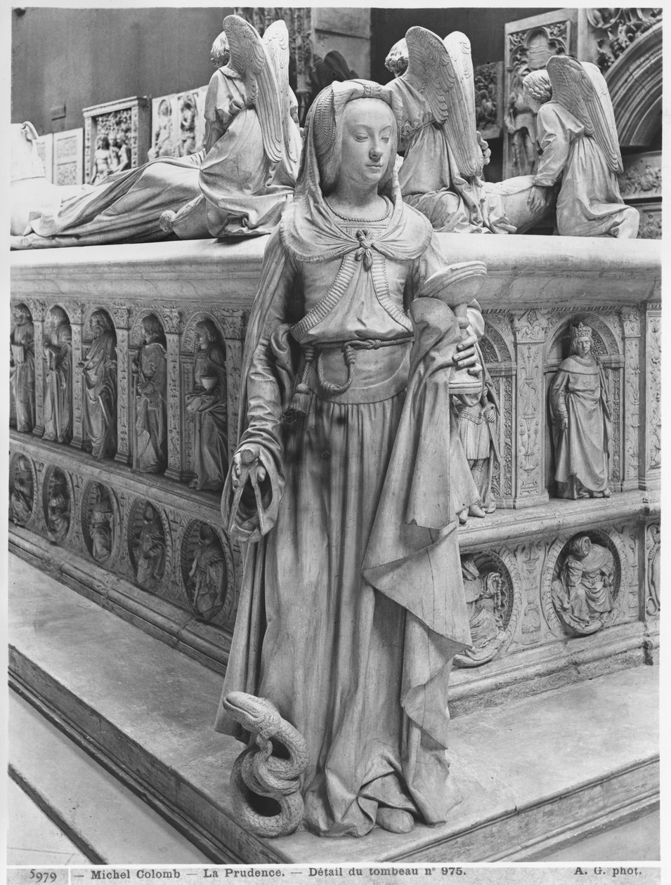 Nantes, Catedral de São Pedro e São Paulo, Tumba de Francisco II, Duque da Bretanha e Marguerite de Foix, detalhe da Prudência, 1502-07 gesso de mármore ver também foto 345884 bw de Michel Colombe