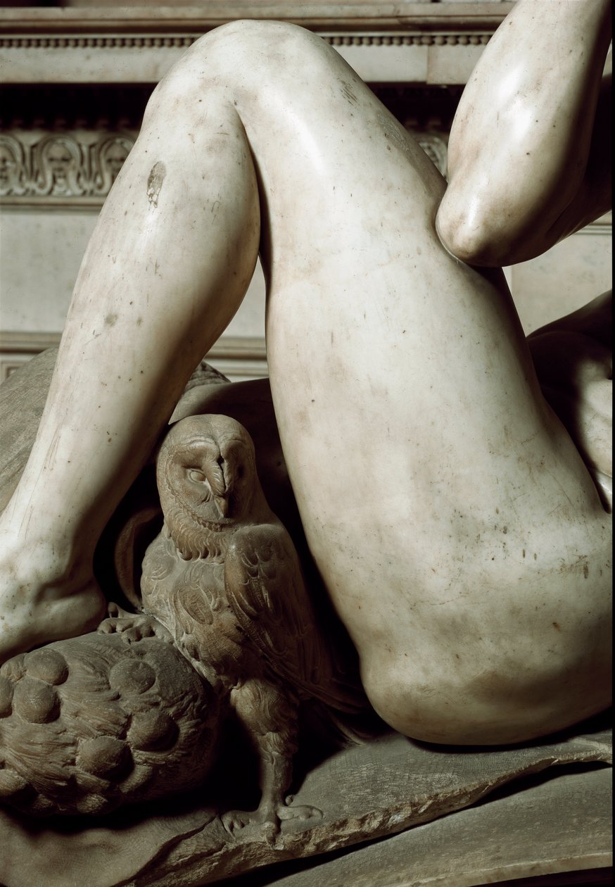 Alegoria do Dia e da Noite: detalhe da noite. Mausoléu de Giuliano de Medici. Escultura em mármore. de Michelangelo Buonarroti