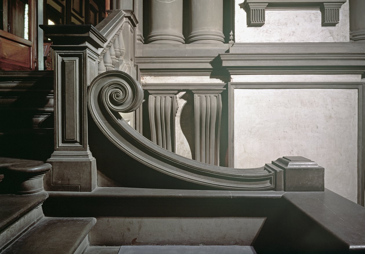 Hall de entrada, detalhe da escadaria projetada por Michelangelo em 1524-34 e concluída em 1559 por Bartolomeo Ammannati 1511-92 foto de Michelangelo Buonarroti