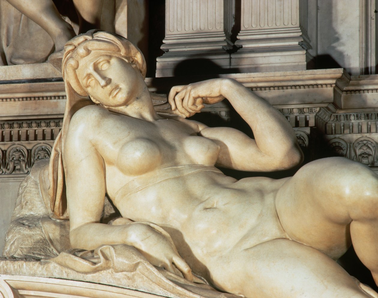 Túmulo de Lorenzo de Medici, detalhe do mármore Dawn de Michelangelo Buonarroti