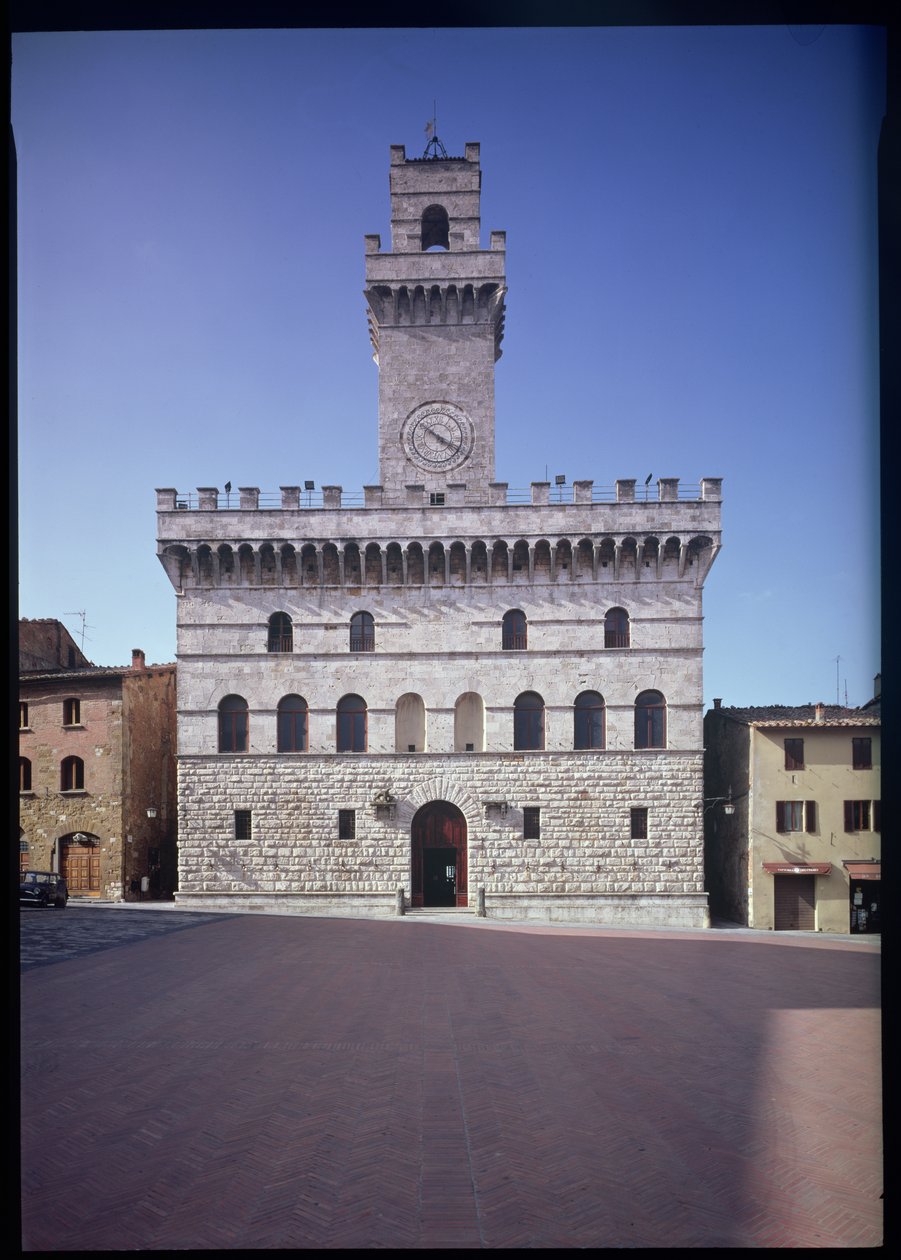 Vista exterior do Palazzo Communale, Montepulciano de Michelozzo di Bartolommeo
