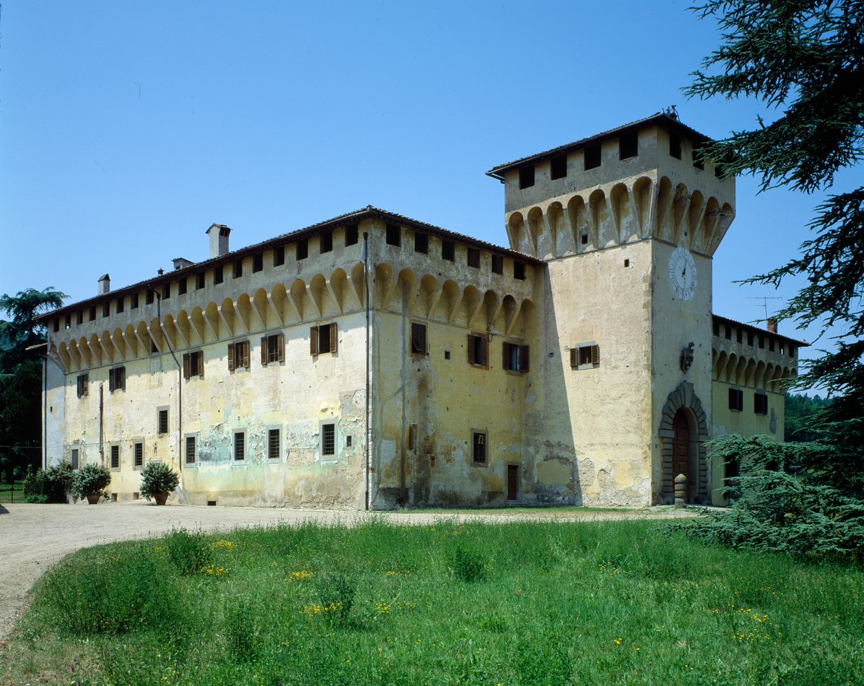 Villa Medici de Cafaggiolo, iniciada em 1451 de Michelozzo di Bartolommeo