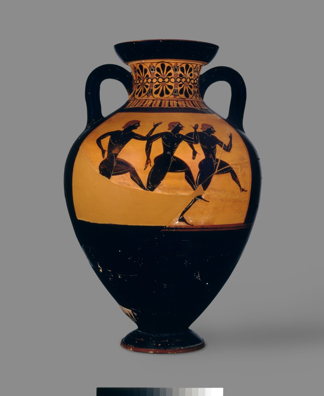 Ânfora ática de figuras negras representando uma corrida a pé, c.520-500 aC (cerâmica) (ver também: 100570) de Michigan painter