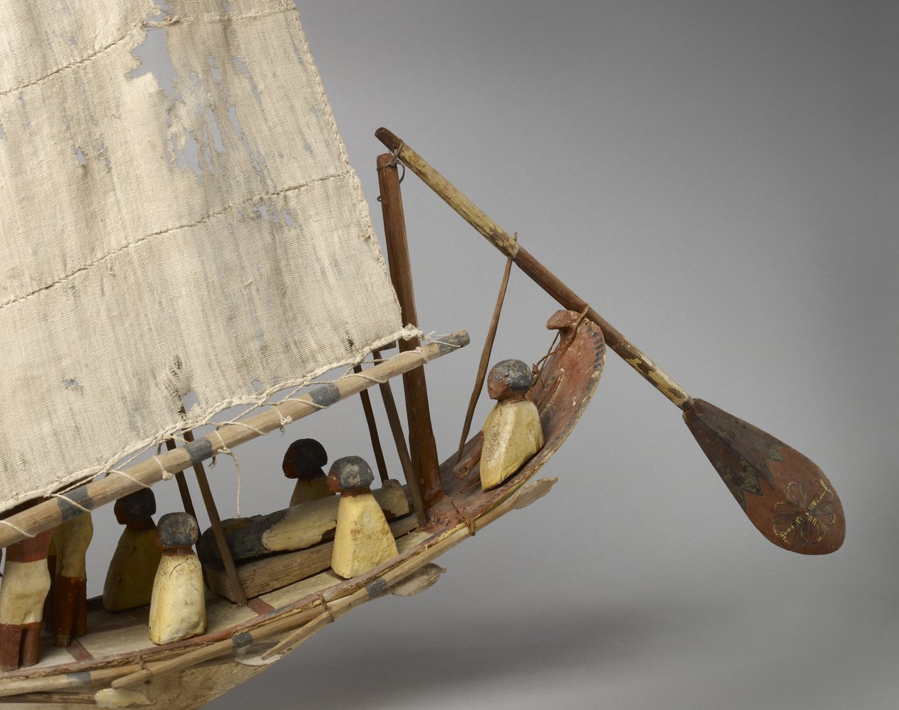 Barco modelo com vela, remos e 10 figuras, c.1975-1640 aC madeira, gesso, têxteis, tintas e cordas de Middle Kingdom Egyptian