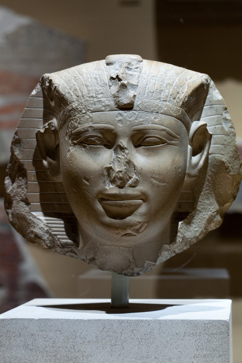 Chefe de um rei, possivelmente Seankhkare Mentuhotep III, c.2000-1988 aC (calcário) de Middle Kingdom Egyptian