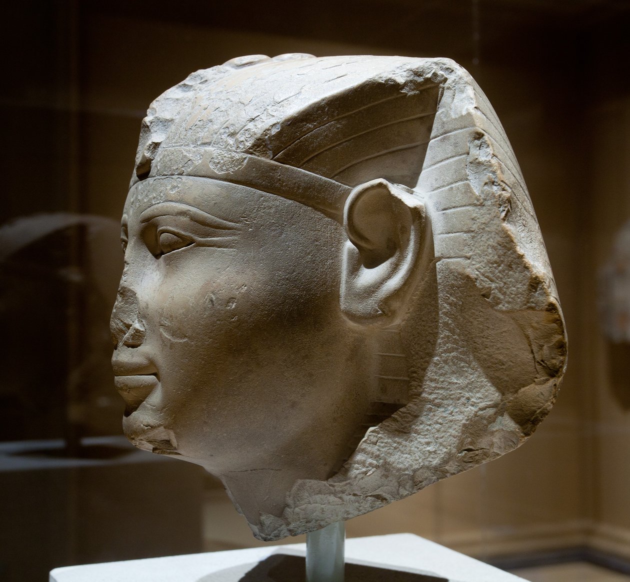 Chefe de um rei, possivelmente Seankhkare Mentuhotep III, c.2000-1988 aC (calcário) de Middle Kingdom Egyptian