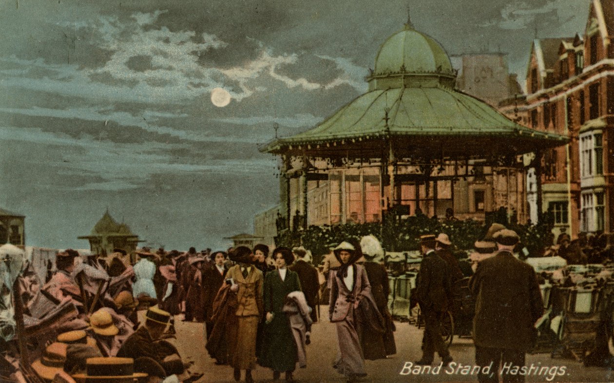 Suporte de banda, Hastings, Sussex, c1914. de Milton