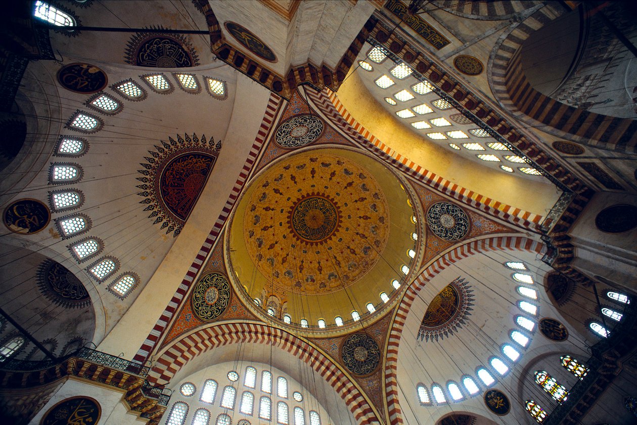 Interior da Mesquita Suleymaniye de Mimar Sinan