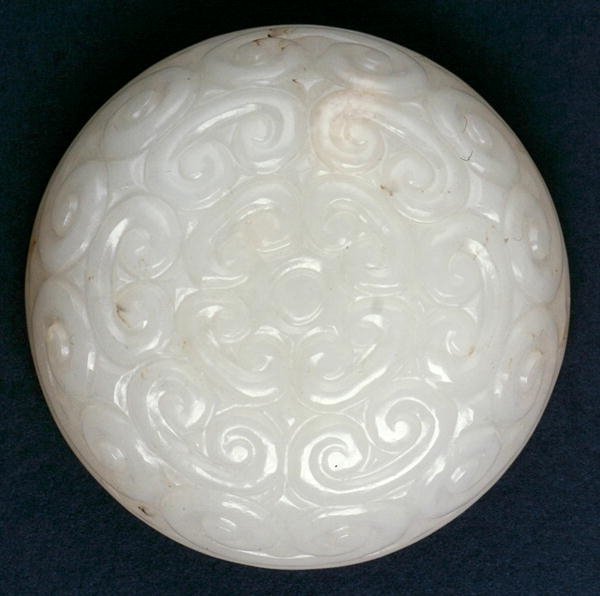 Caixa de selar e colar do estilo Guri Lacquer com Lingzhi Scrolls (jade) (ver também 208357) de Ming Dynasty Chinese School