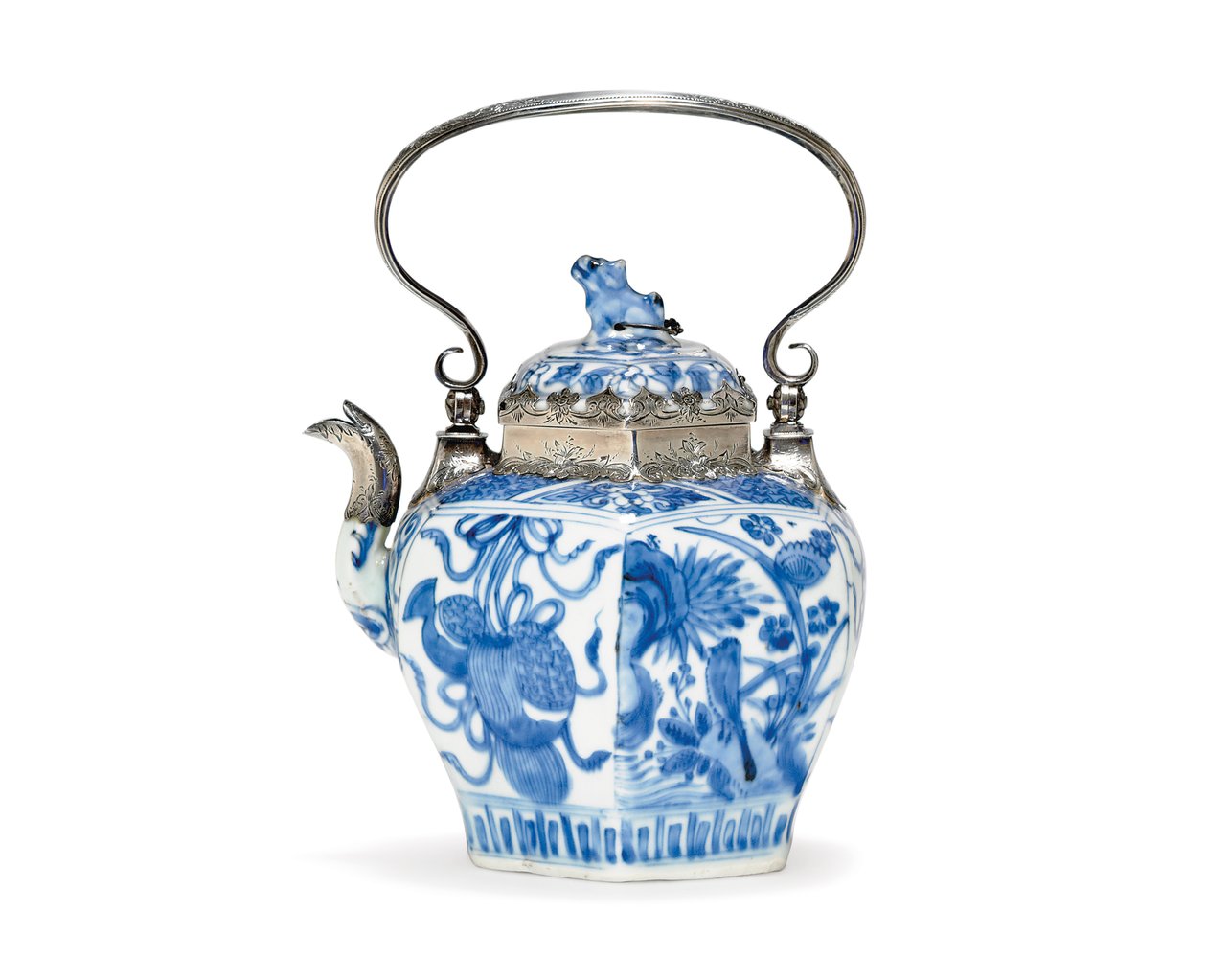 Bule e tampa azul e branco (cerâmica e prata) de Ming Dynasty Chinese School