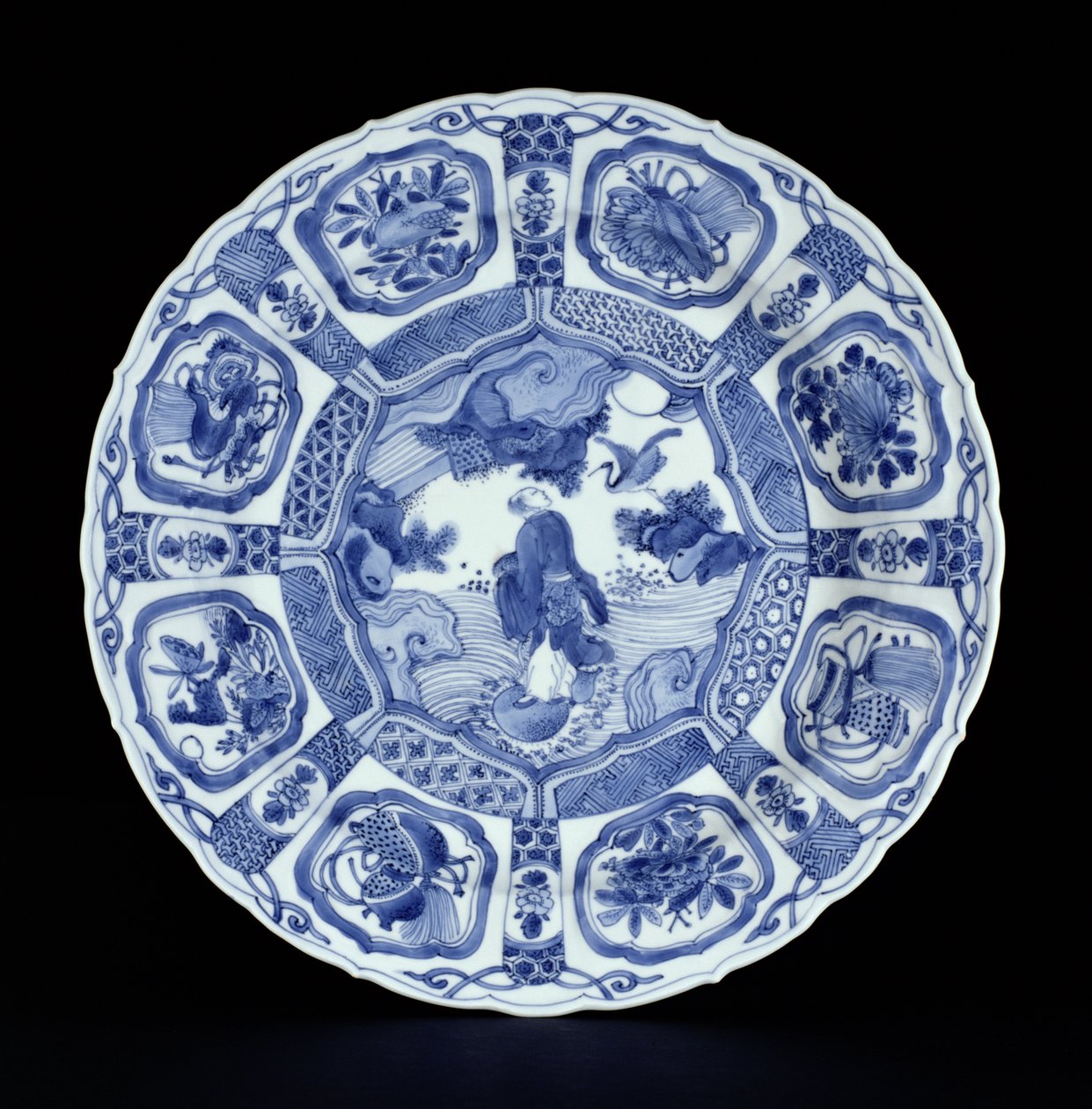 Prato de kraak azul e branco pintado com Li Tiegvai cruzando o mar em uma cabaça dupla, período Wanli, 1594-1610 (porcelana) de Ming Dynasty Chinese School