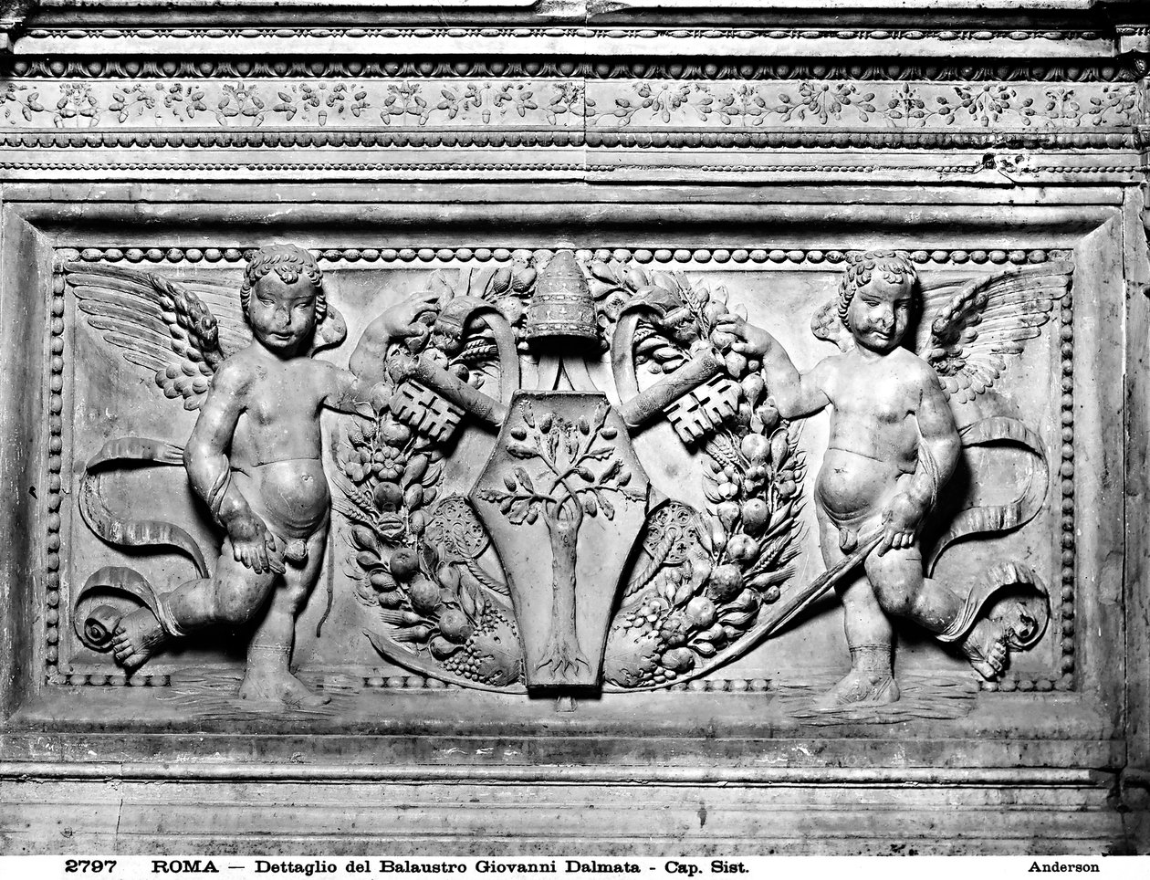 Detalhe da transena da Capela Sistina, c.1484 (pedra) de Mino da Fiesole