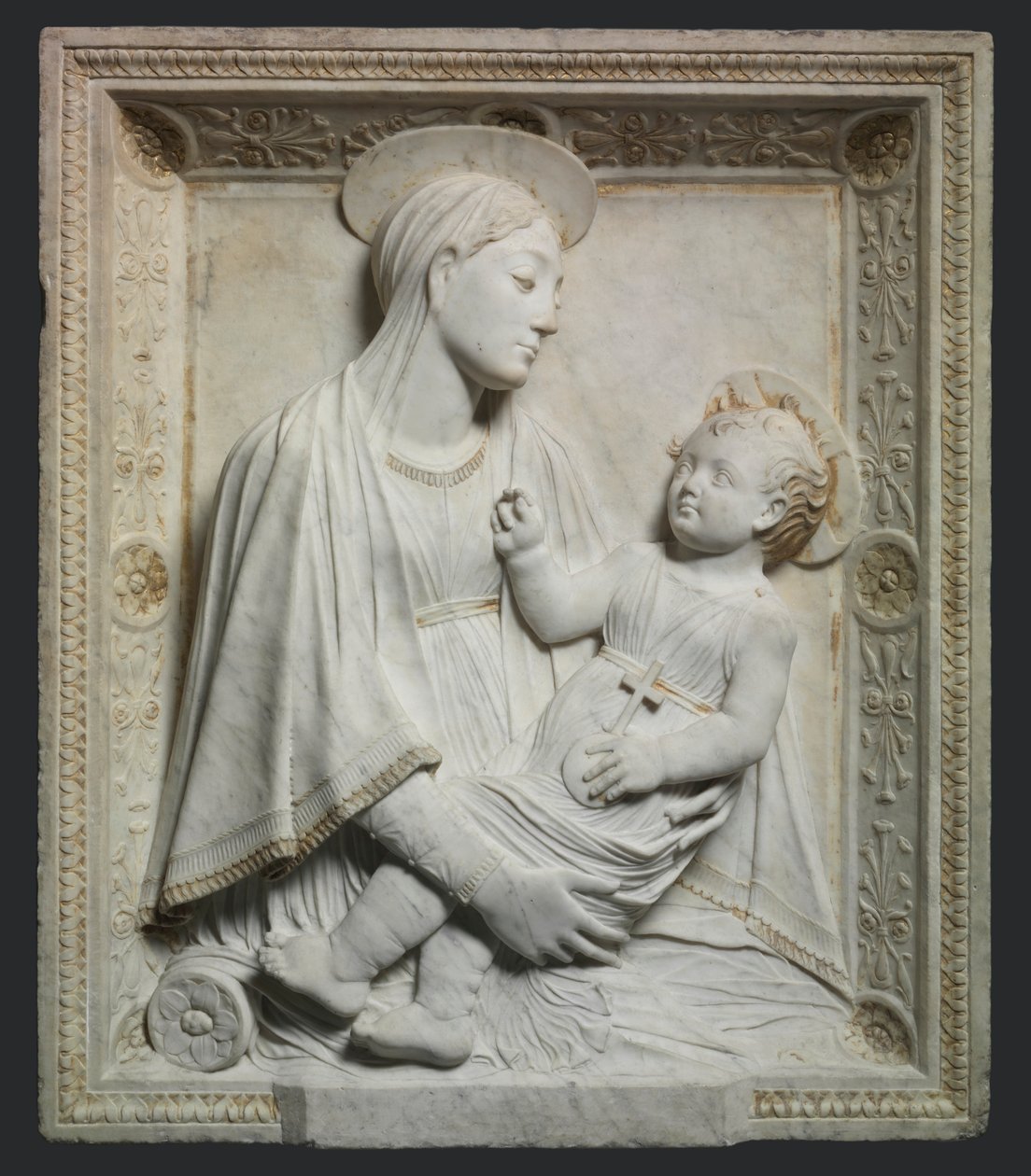Madonna e Criança, em 1461. de Mino da Fiesole