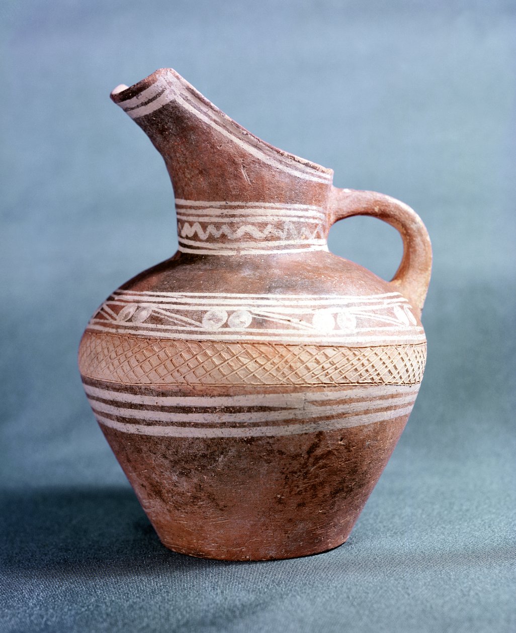 Jarro de Knossos, Creta, c.1700-1500 aC (louça de barro pintada e incisa) de Minoan