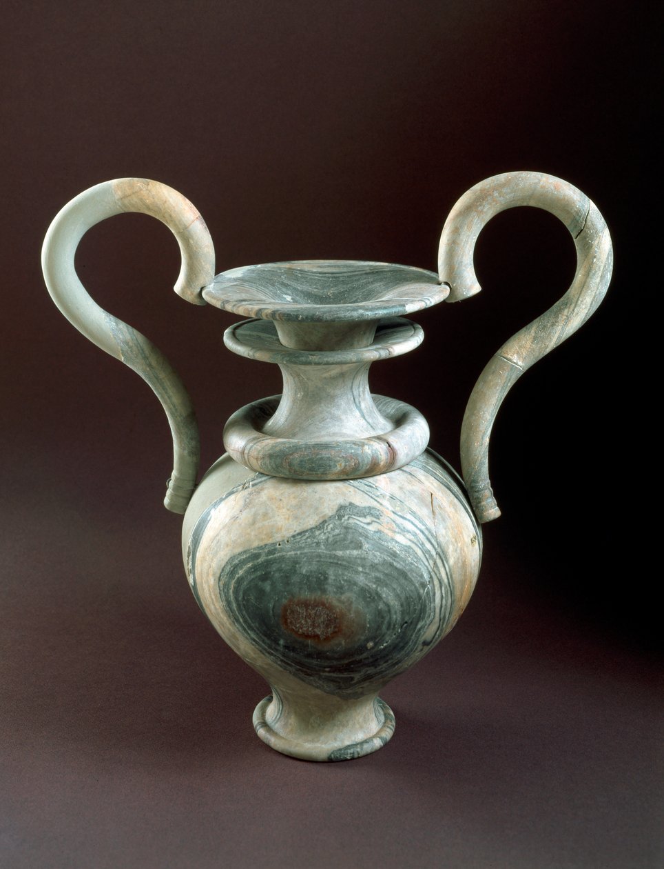 Minoan Art: vaso de culto em mármore. 1450 AC. De uma bacia lustral de Zakros, Creta Dim. 79 cm Heraklion, museu arqueológico nacional - Arte minóica: ânfora de culto com cabos de veios de mármore, de uma bacia lustral de Zakros, Creta. 79 cm. 1450 B de Minoan