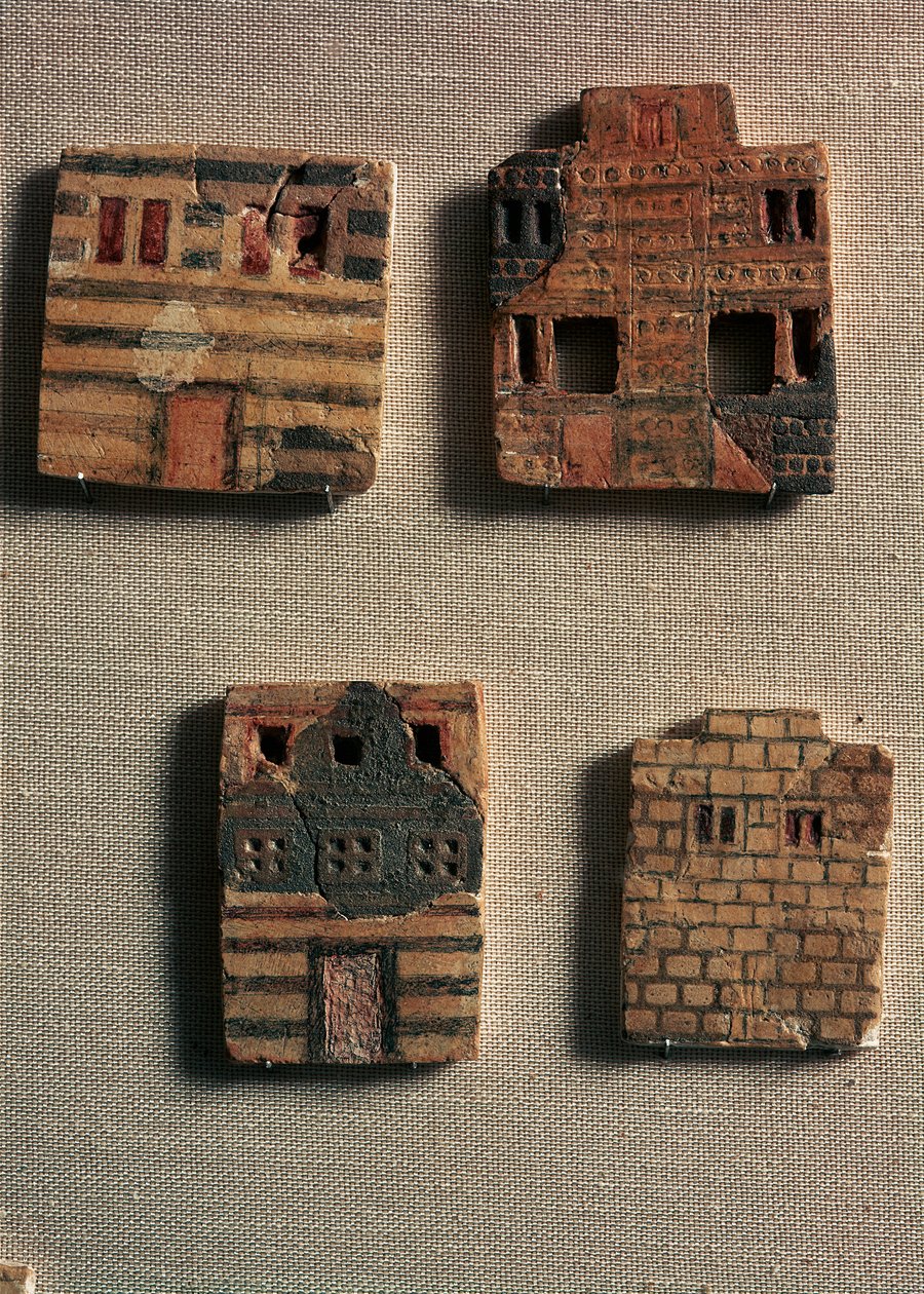 Arte minóica: pequenos azulejos de cerâmica representando casas minóicas. 1700-1600 AC. Heraklion, Museu Arqueológico de Creta - Arte minóica: pequenos azulejos de cerâmica representando casas minóicas. 1700-1600 A.C. Museu Arqueológico, Heraklion, Creta,  de Minoan