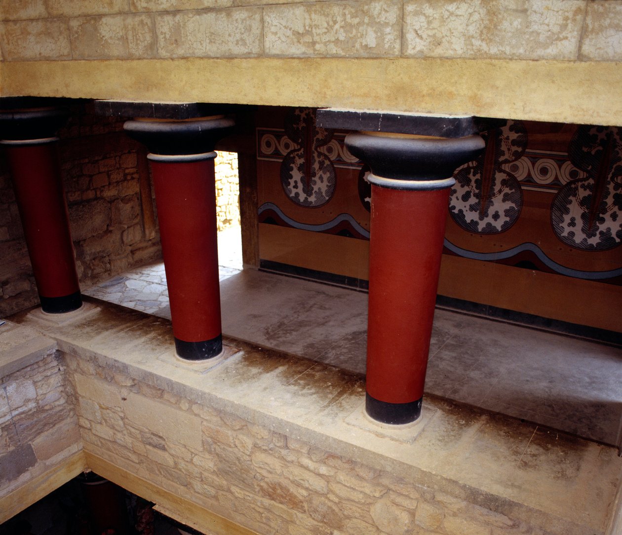Arte Grega: a grande escadaria do Palácio de Cnossos, Grécia. de Minoan