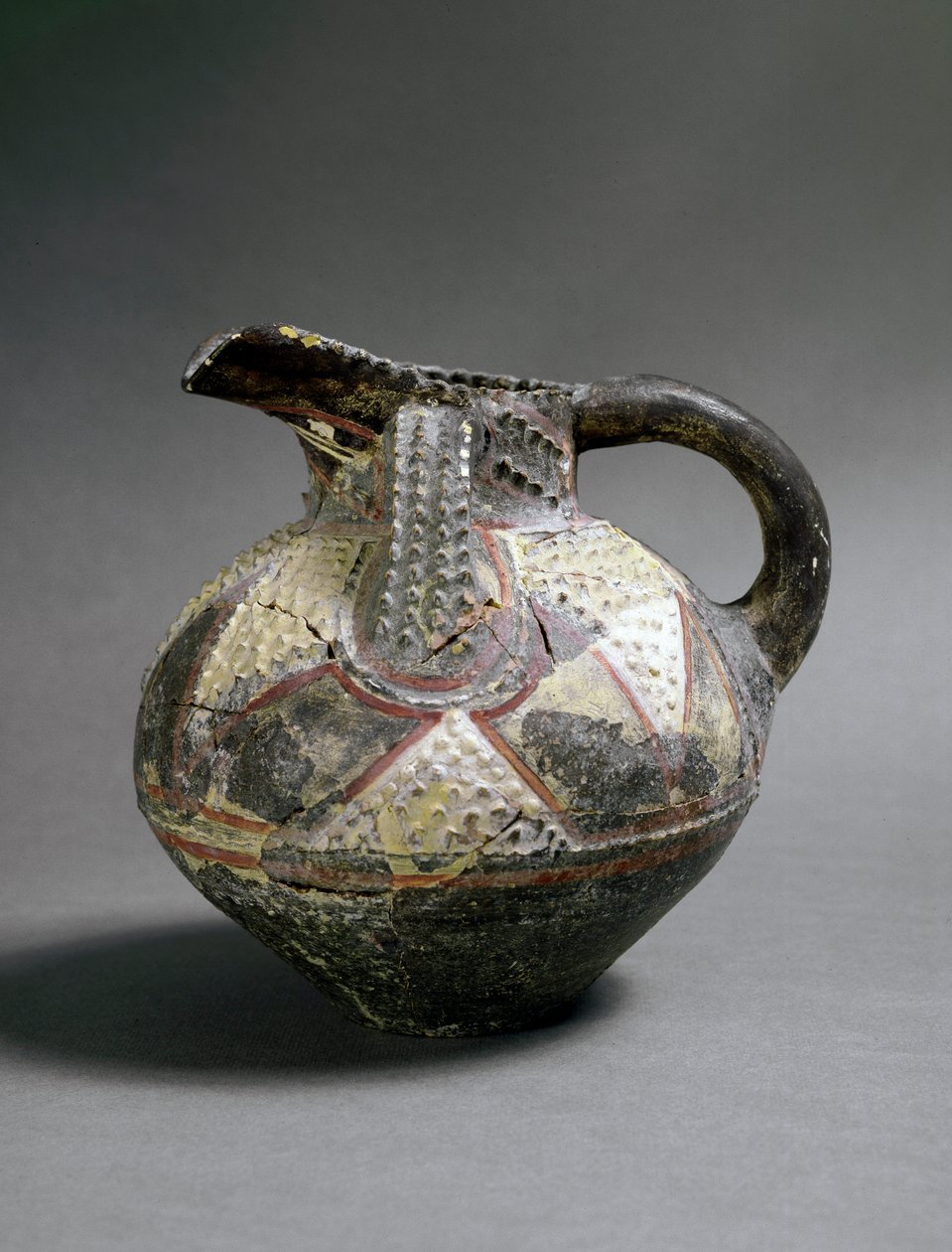 Arte Minoen: vaso de cerâmica em estilo Barbotine. De Agia Triada (Hagia Triada). Por volta de 1500 AC. Dim. 15,5 cm Heraklion, museu arqueológico. de Minoan