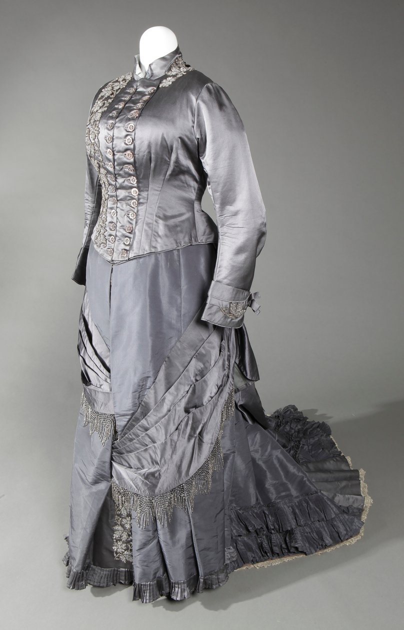 Vestido de aço cinza de três peças inclui dois corpetes e uma saia. Usado por Eliza Albray Wessel em Cincinnati de Miss Galvin