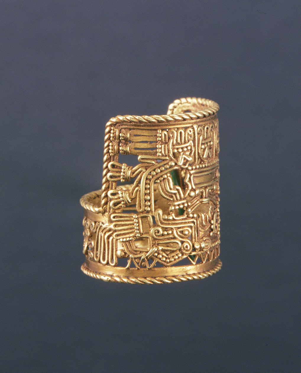 Anel de estilo Puebla, do estado de Oaxaca, México, 1250-1521 (ouro) de Mixtec