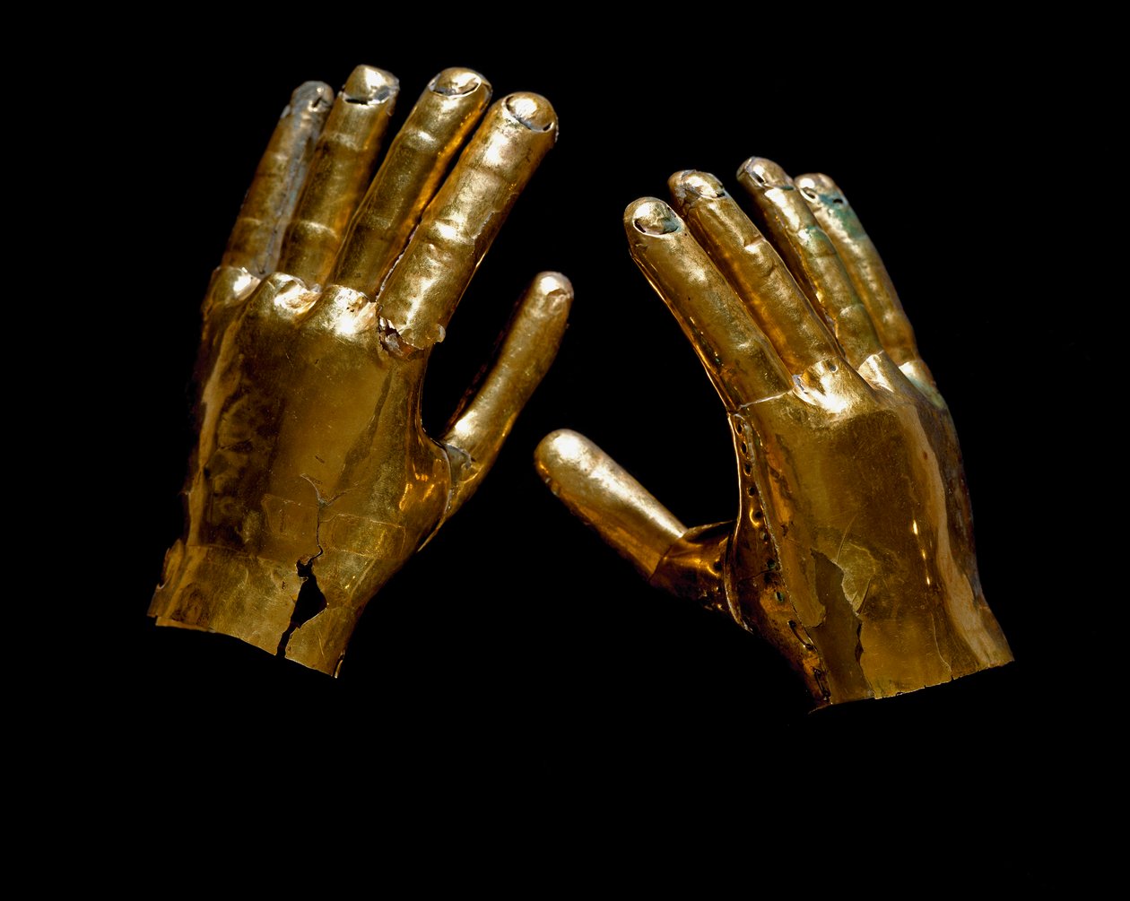 Arte pré-colombiana, cultura Mochica (Moche, mochique): mãos funerárias em ouro. 200-500 apres JC Lima, Musee de l