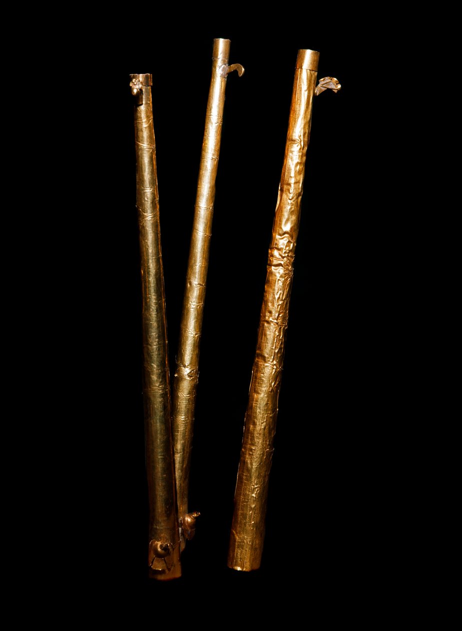 Arte pré-colombiana, cultura Mochica (feia, mochique): sarbacães de ouro. 200-500 aJC Coleção Particular de Moche Moche