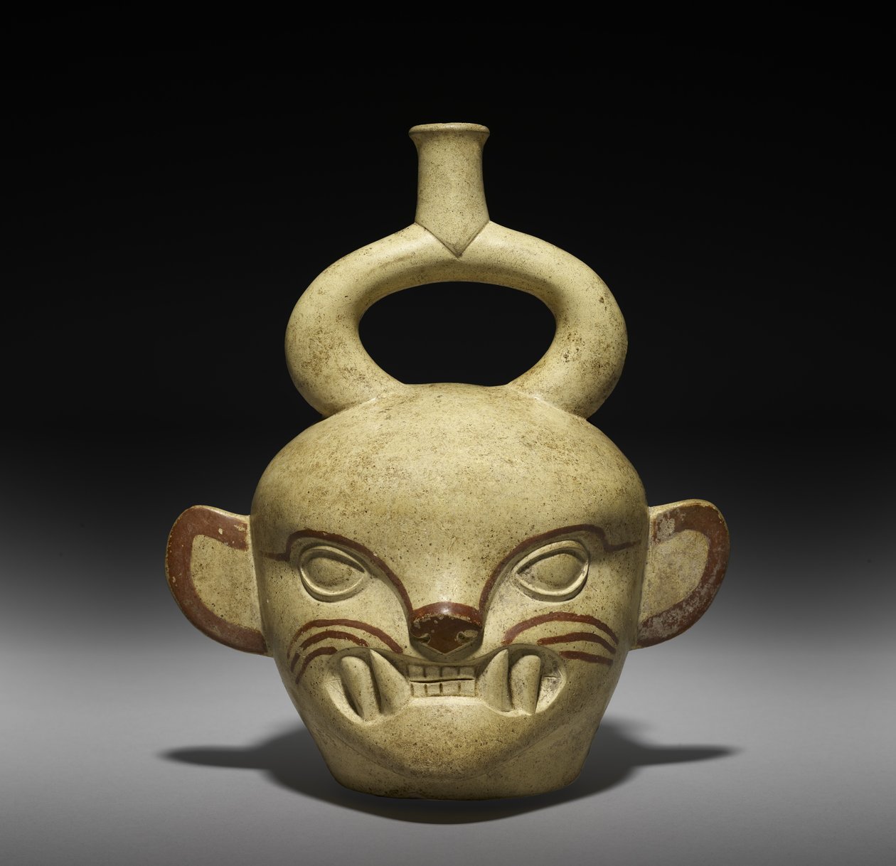 Embarcação na forma de uma cabeça de felino, AD 100-800 (louça de barro com deslizamento) de Moche Moche