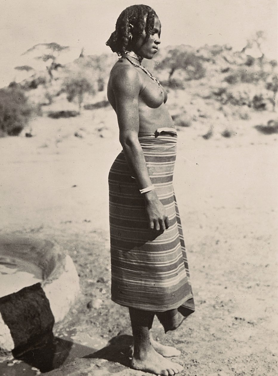 Construindo um Império na era fascista: uma mulher de Cunama, 09051936 de Modestino Baldinetti