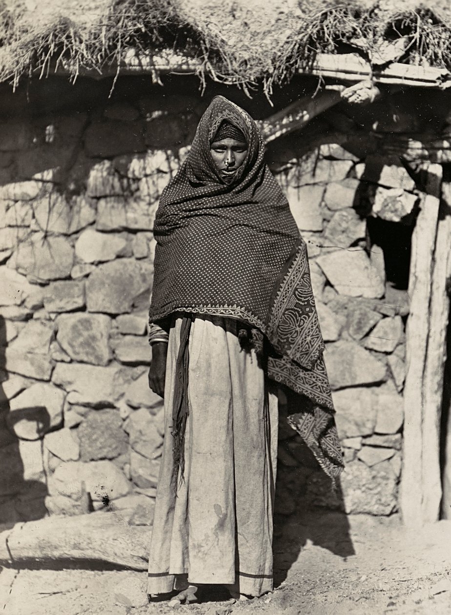 Construir um império na era fascista: Mulher Assaortiana, 09/05/1936 (foto a p/b) de Modestino Baldinetti